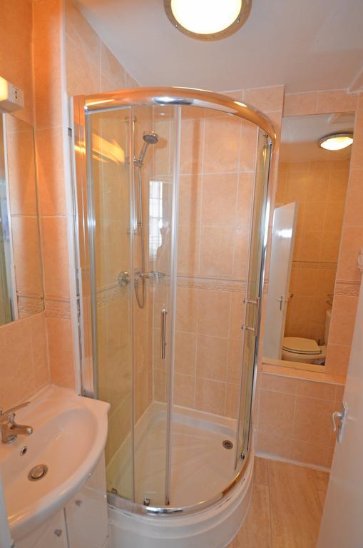 Parkwood Hotel 3*