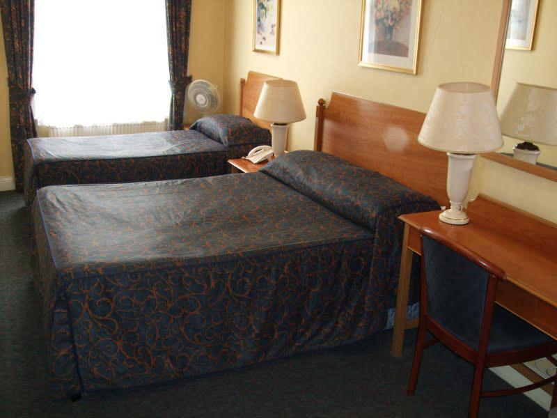 Victor - Victoria 4*