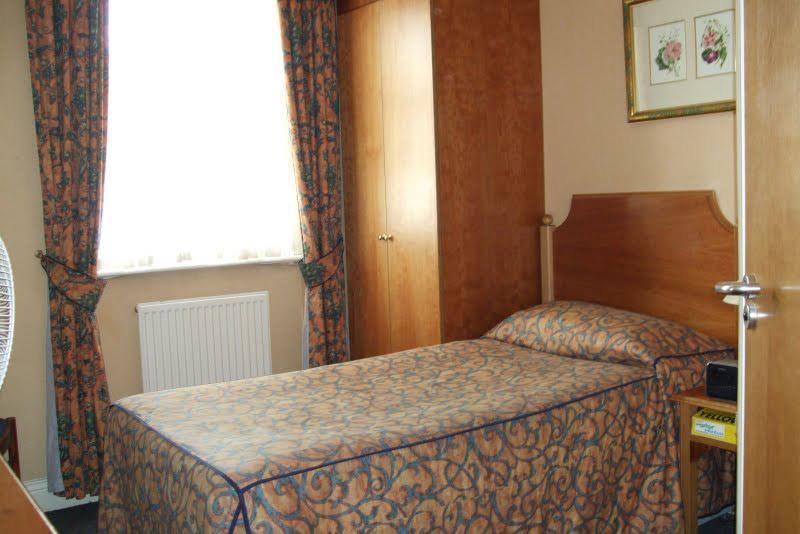 Victor - Victoria 4*