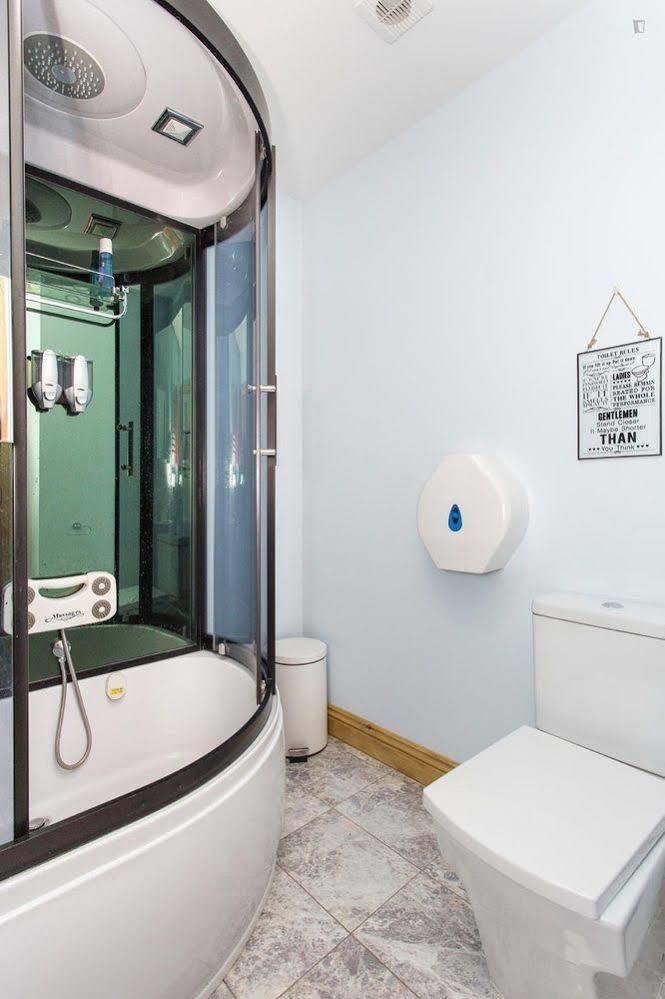 406 Harrow Guest house