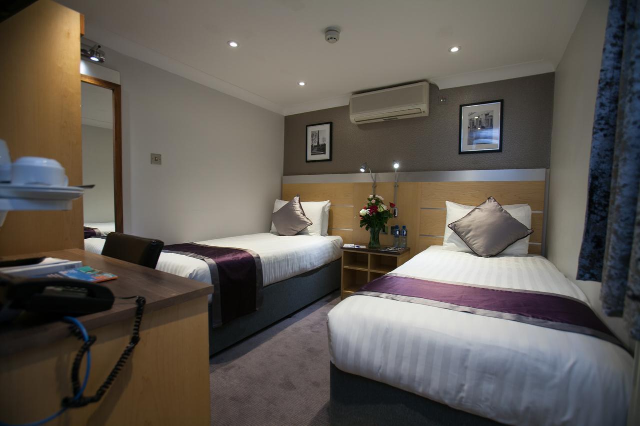 Western Victoria Palace Hotel 3*