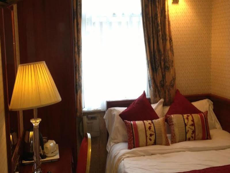 Avon Hotel 2*
