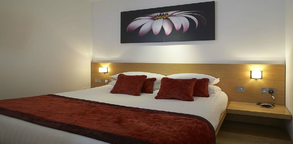 By Marriott Tower Bridge Hotel