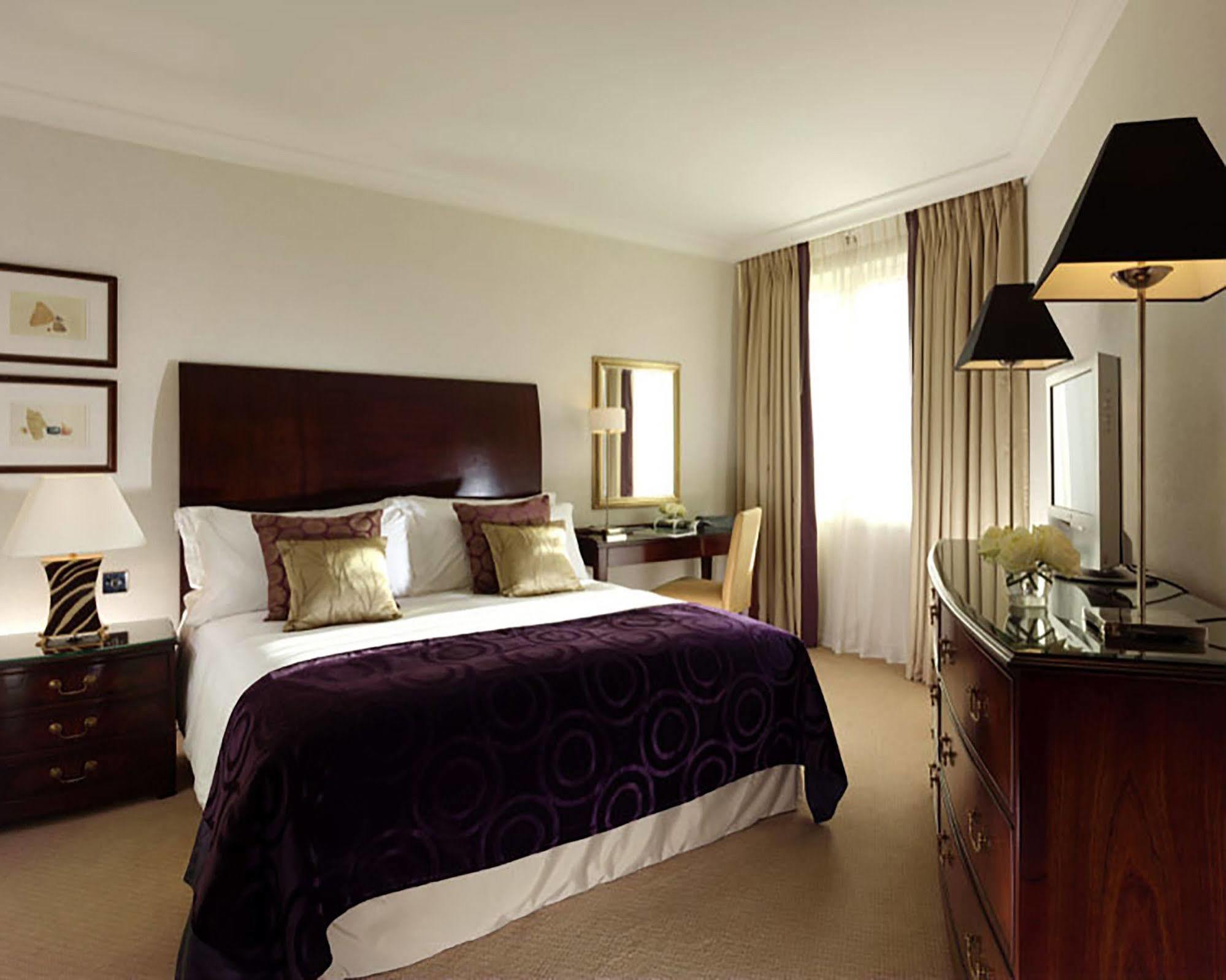 Cheval Gloucester Park At Kensington London