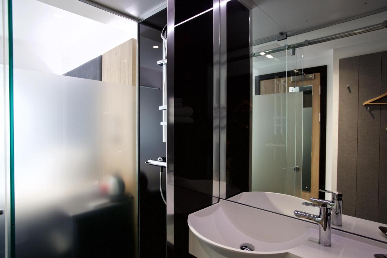 Z Tottenham Court Road 3* London