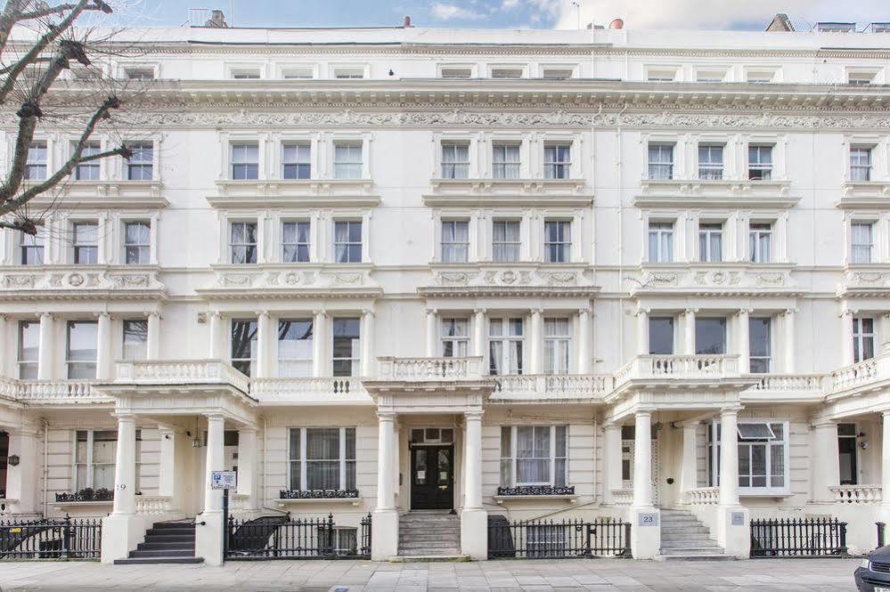Notting Hill Gate 3*