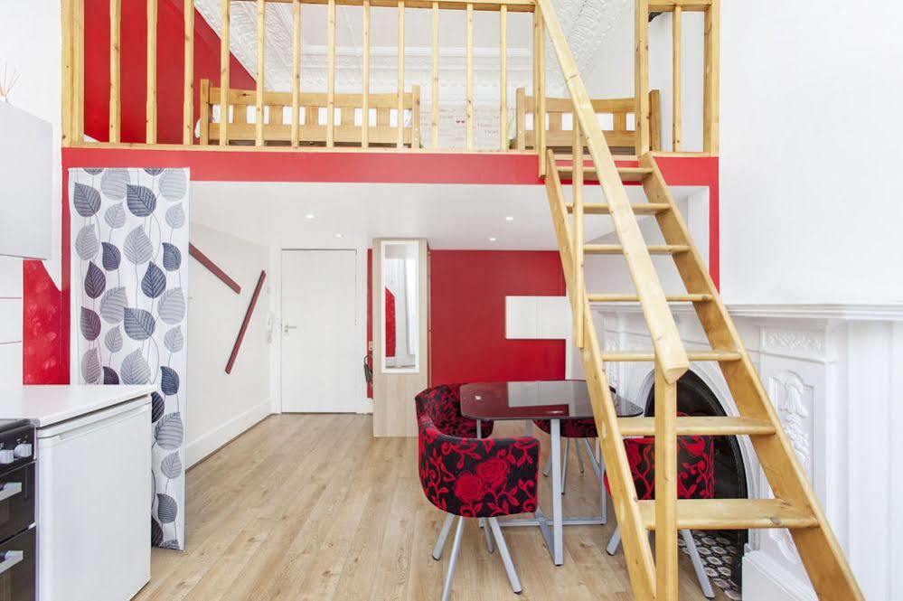 Notting Hill Gate 3*