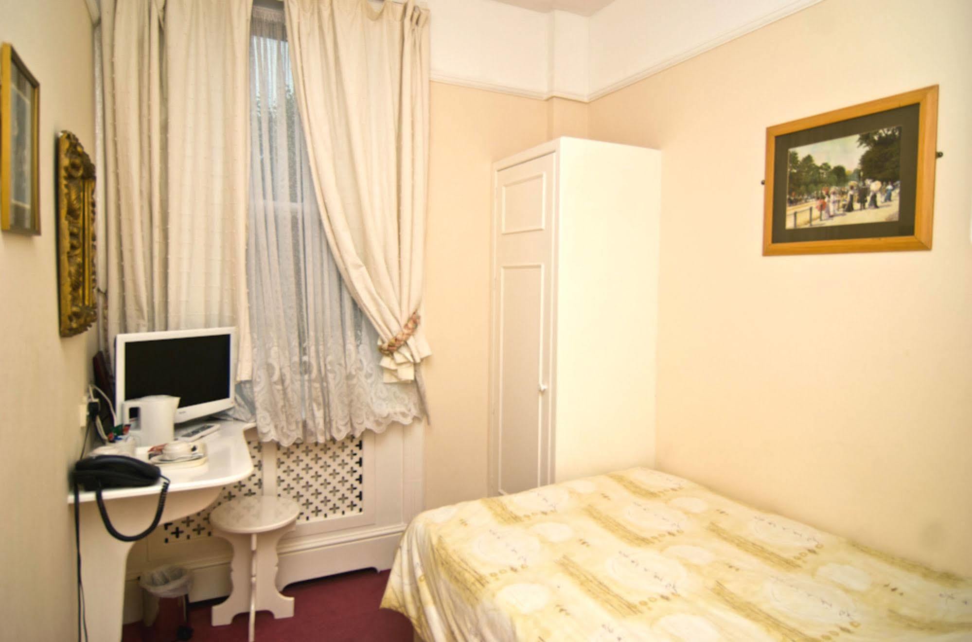 Maranton House Hotell 3*