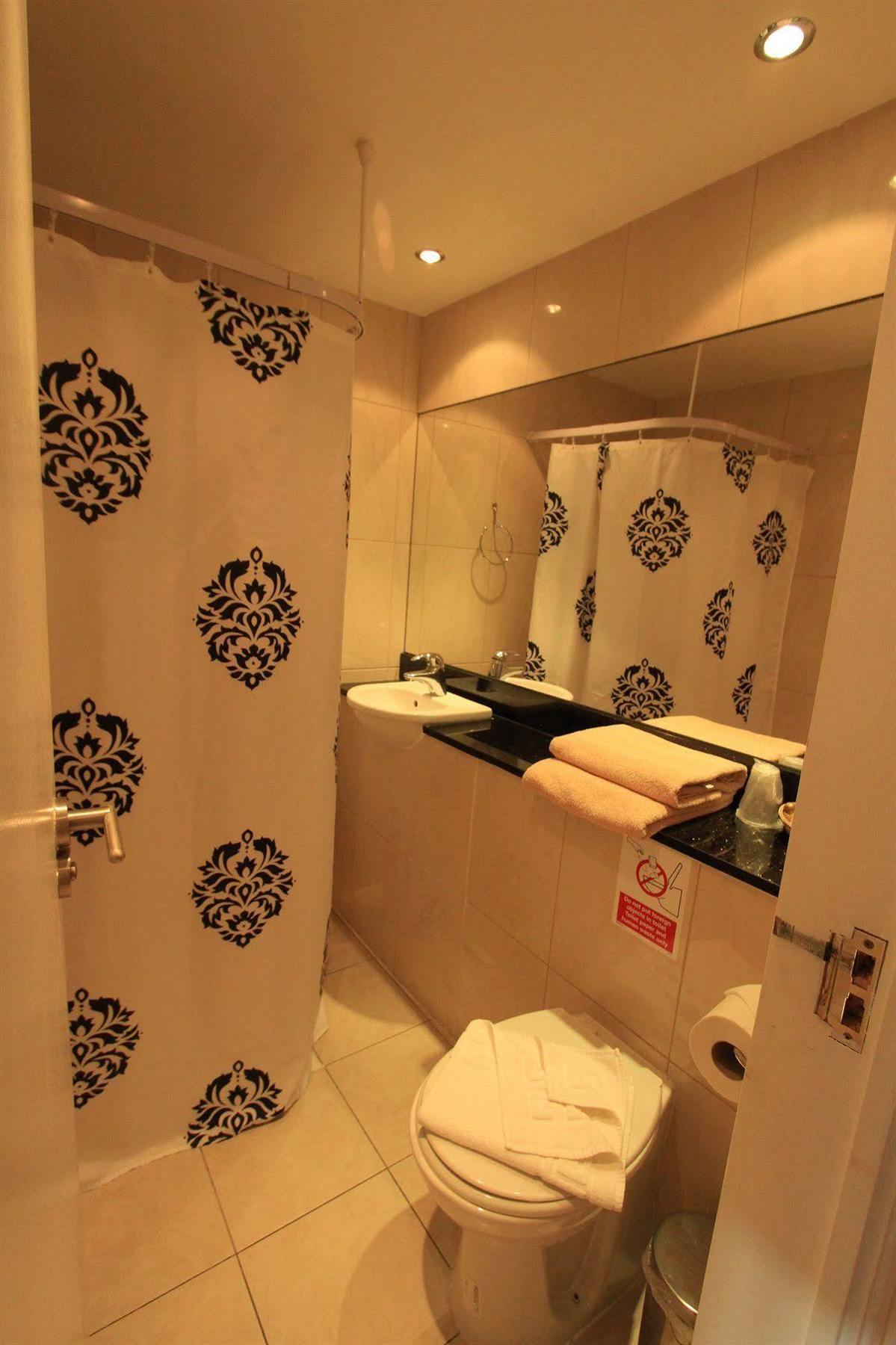 Garden View Hotell 3*