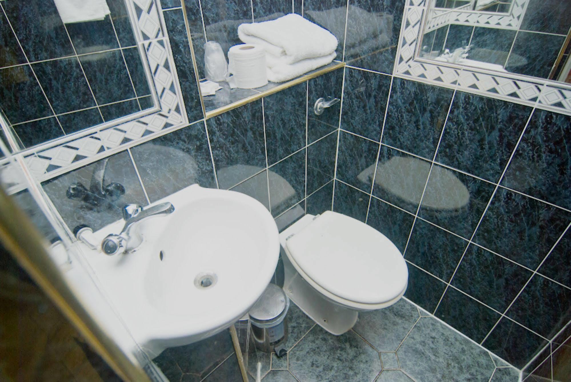 Maranton House Hotell 3*