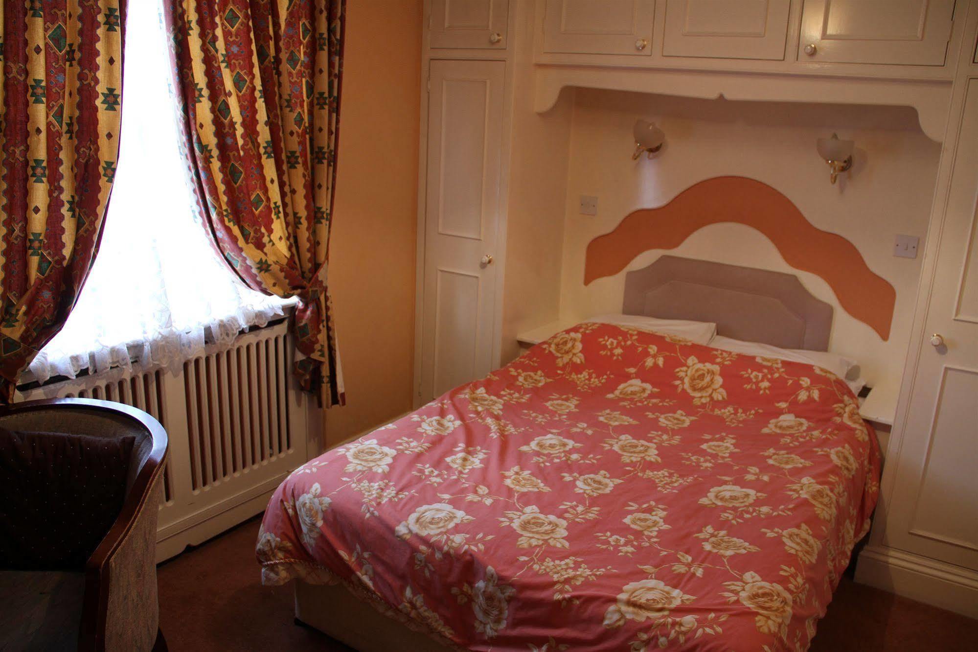 Maranton House Hotell 3*