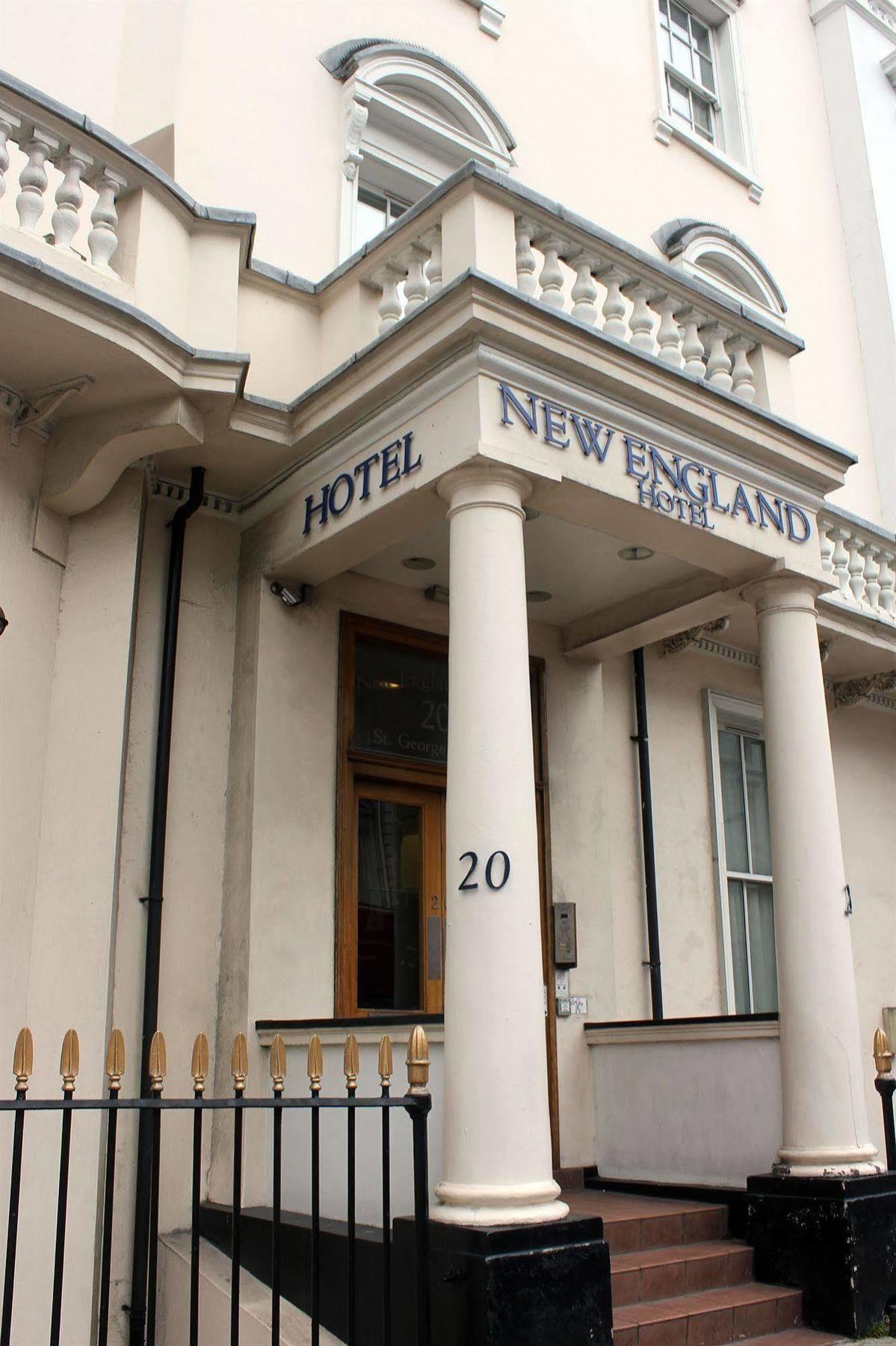 Oyo Townhouse New England, Victoria Hotel