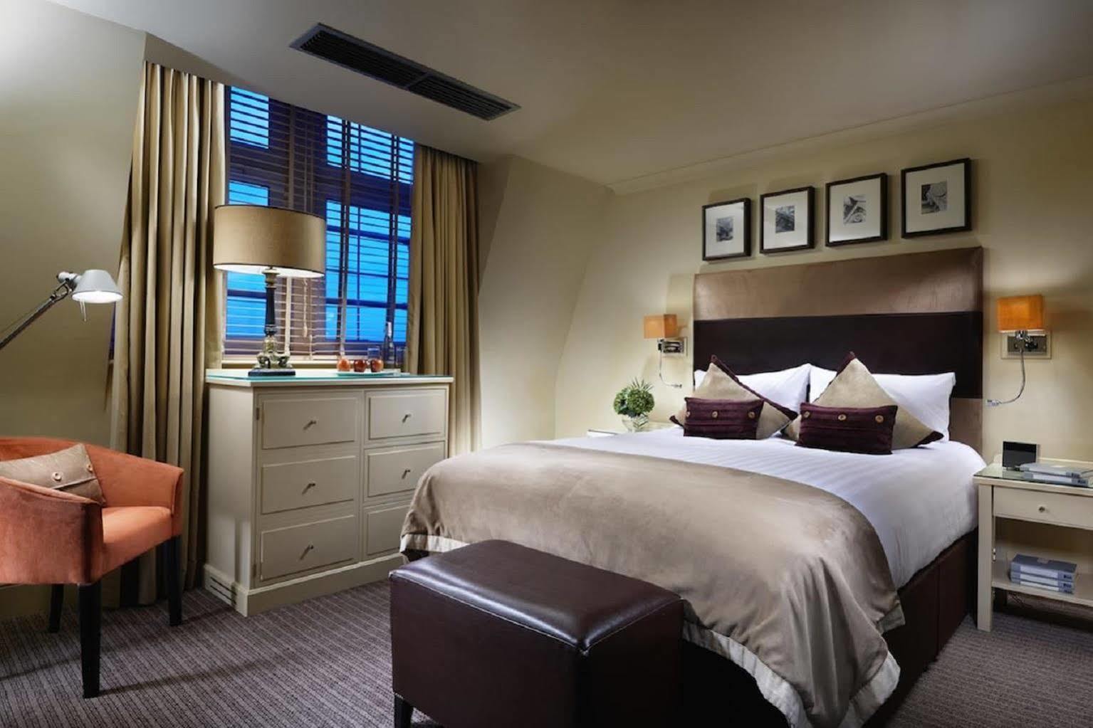 Bridge Hotel
