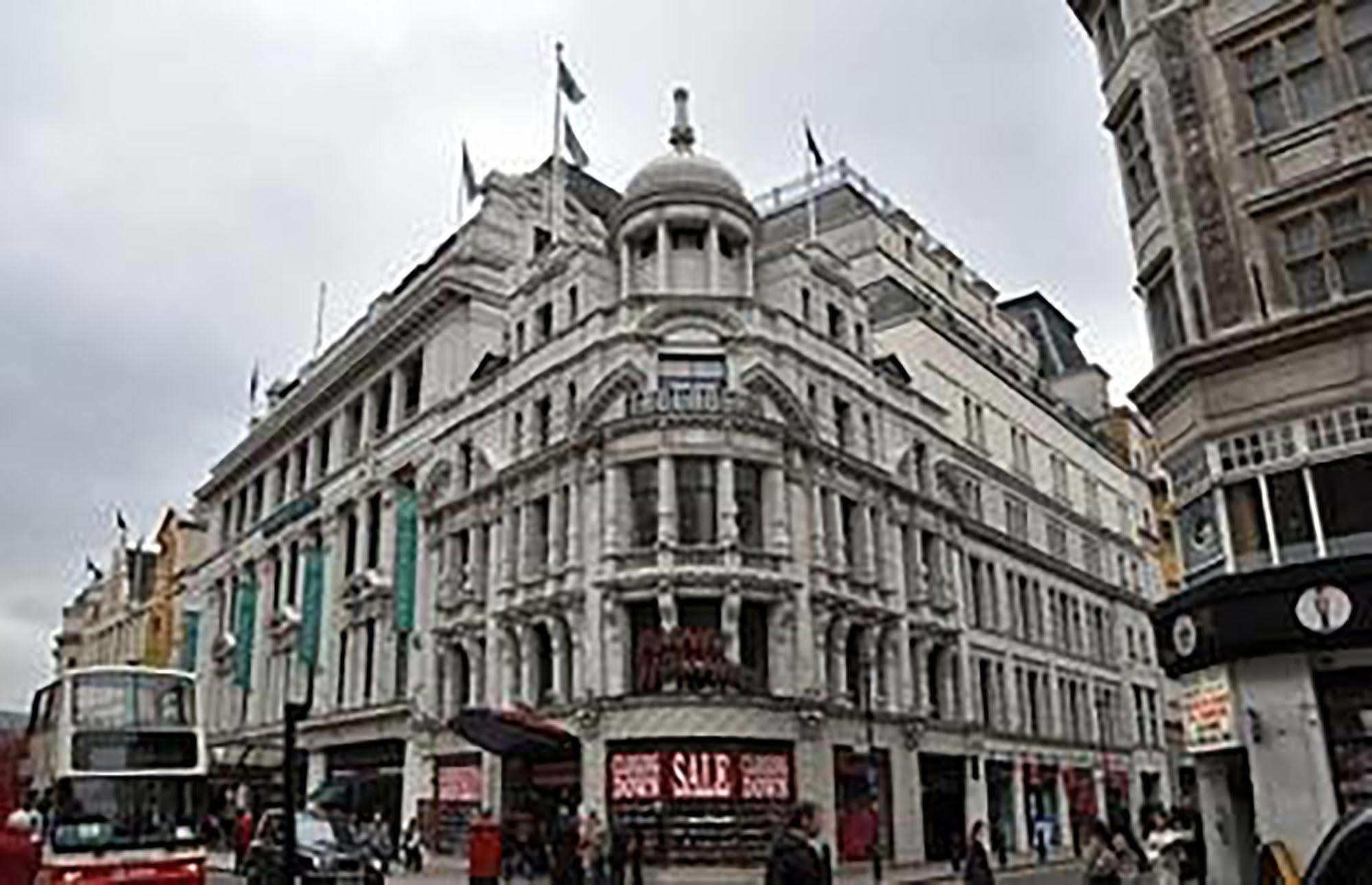Piccadilly Circus *