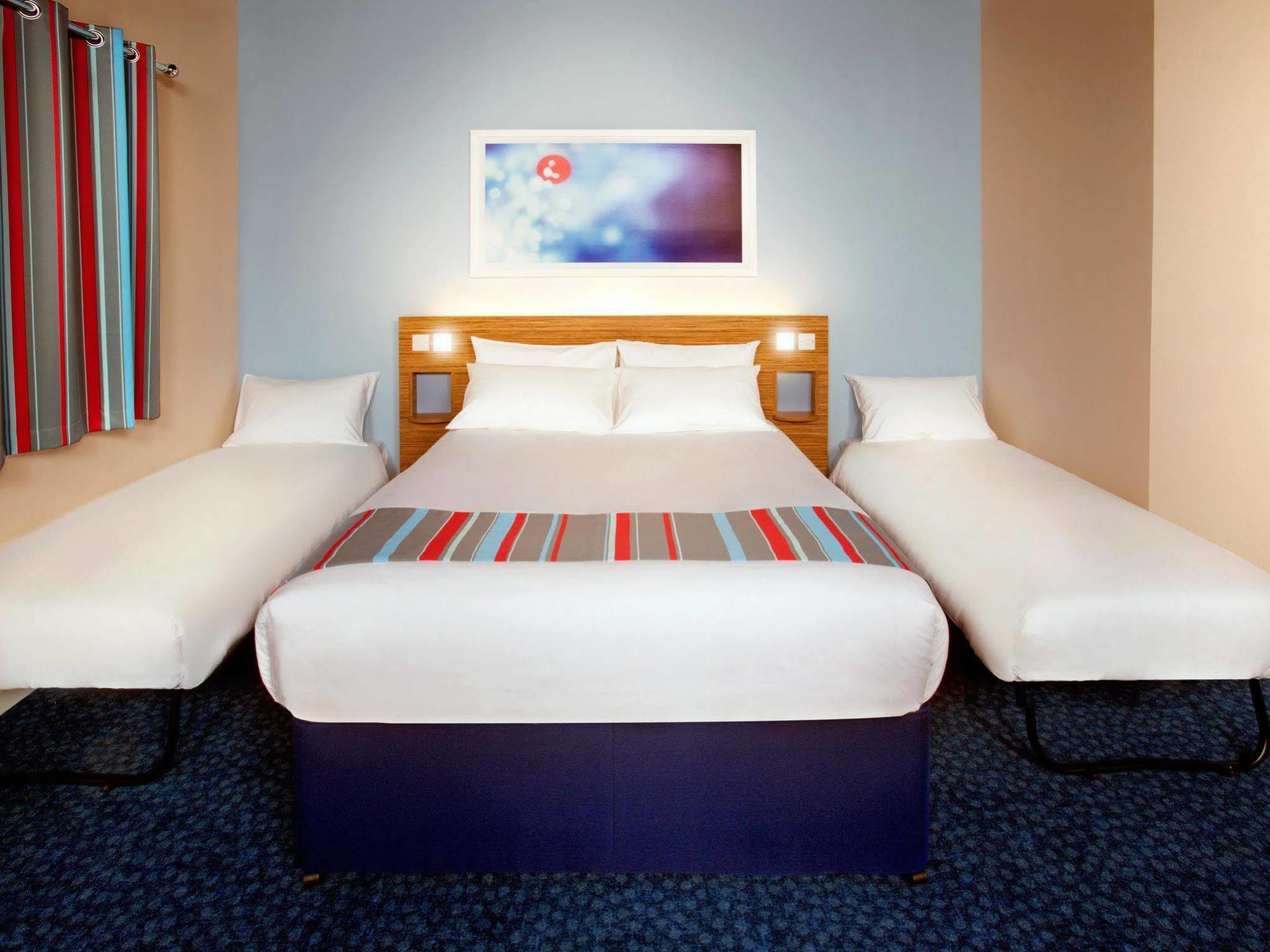 Travelodge Docklands 3*