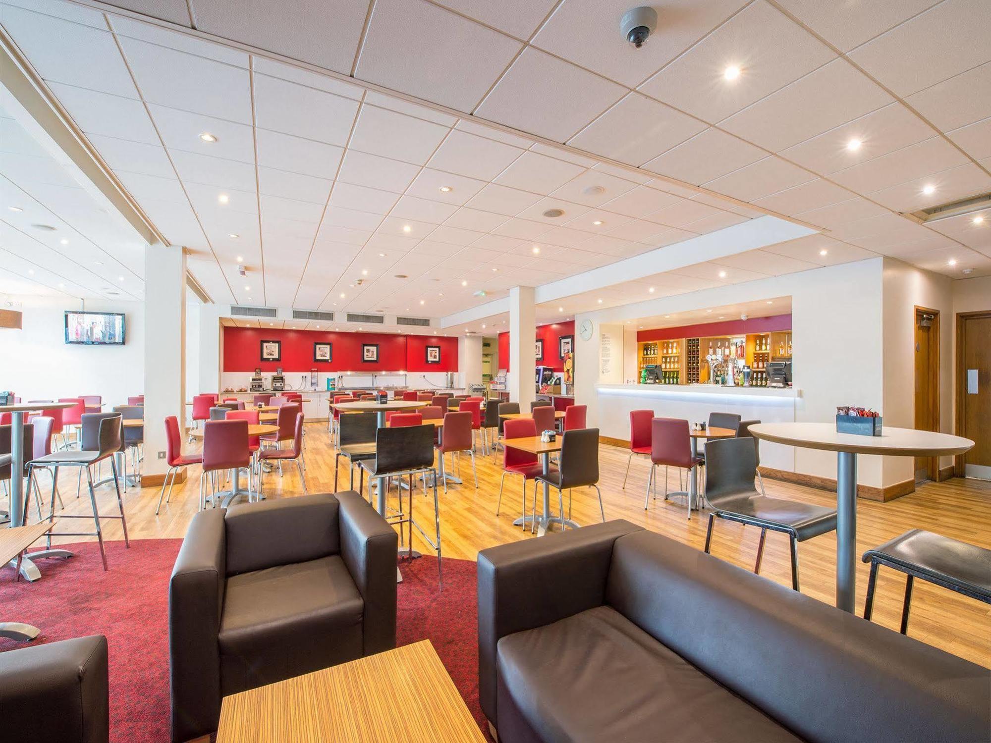Travelodge Docklands Hotel 3*