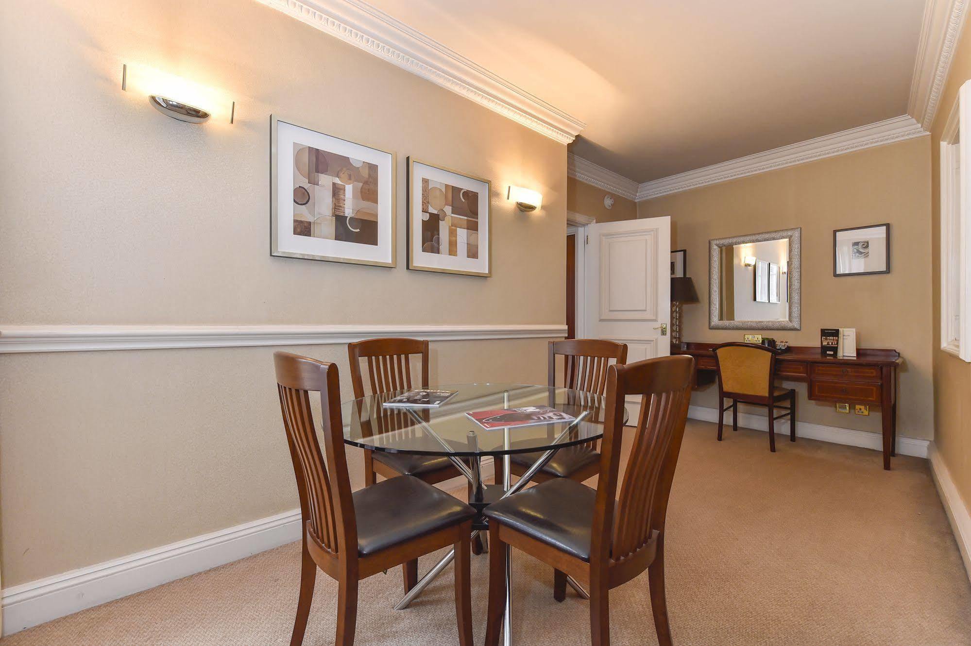 Park Lane Mews 4*