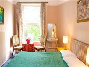 Curzon House Gasthof 2*