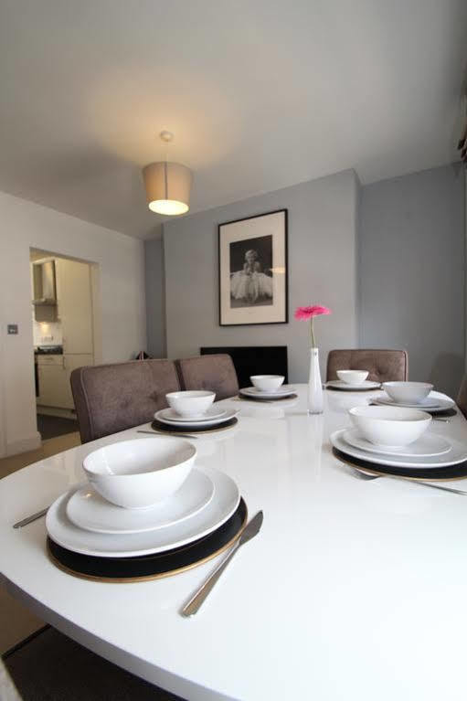 Selfridges Parkside Haven - 2 Bedroom Apartment London