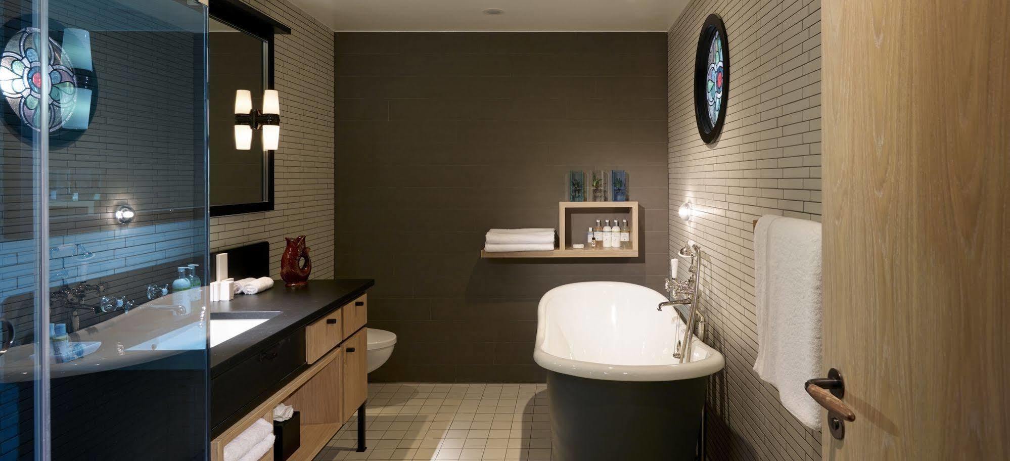 H Club Hotel London