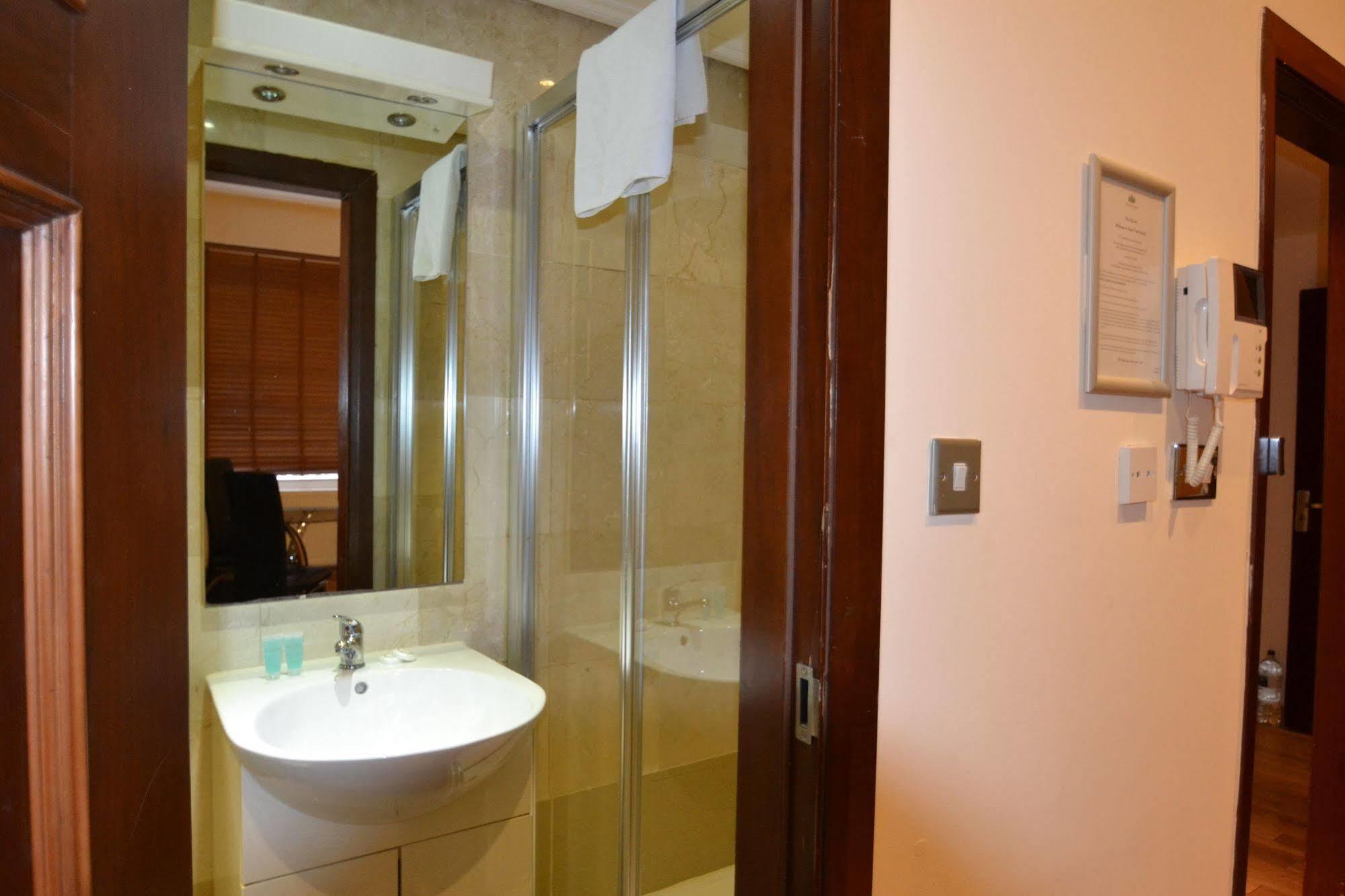 Apartment Hyde Park London