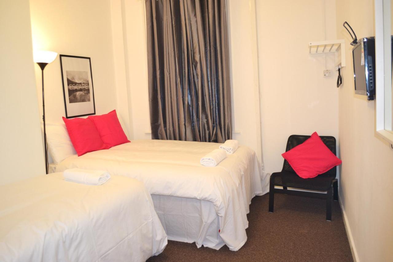 The Lion Head 2* London