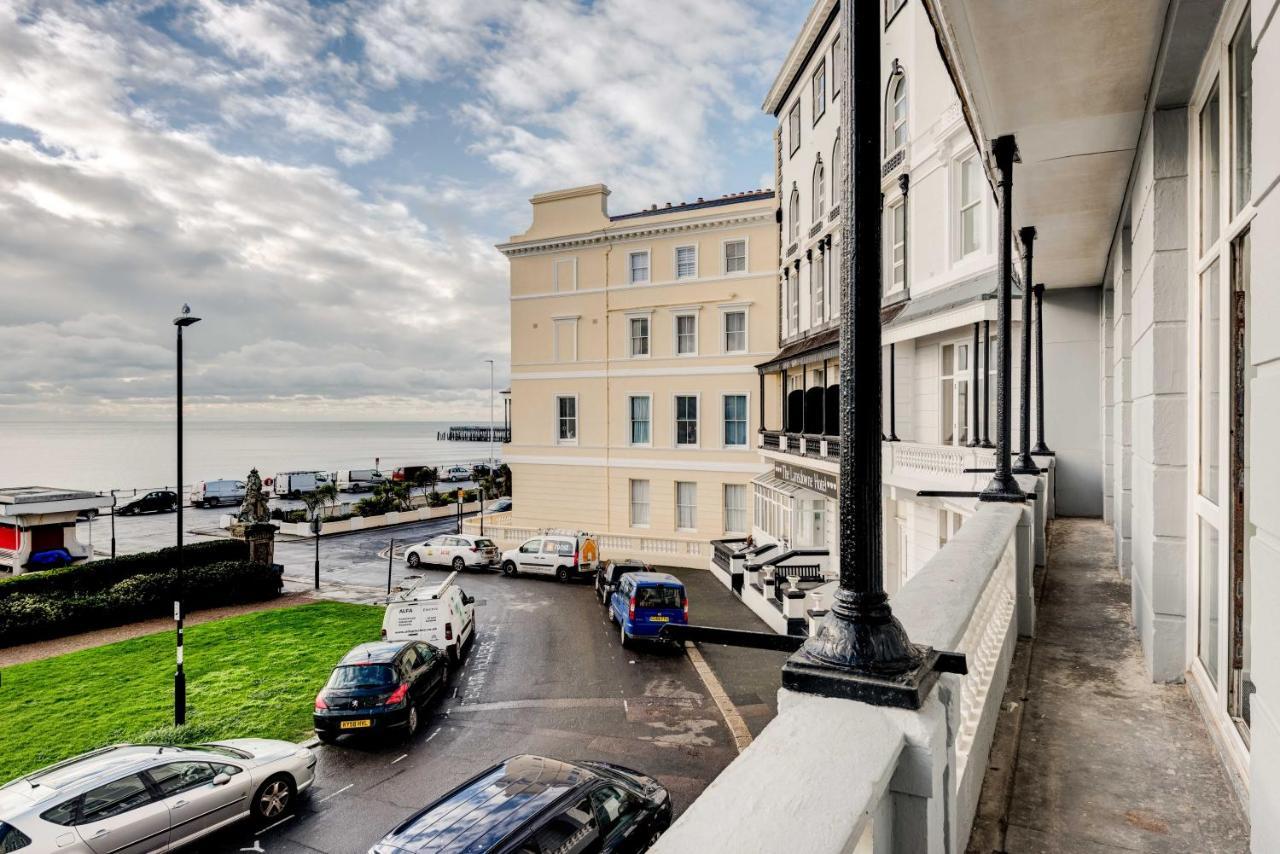 No.6 Beautifully Presented Seafront Apartment London