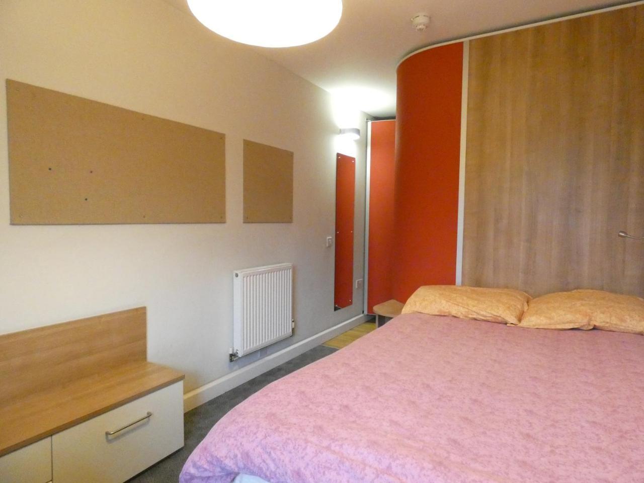 Newington Court Hostel *