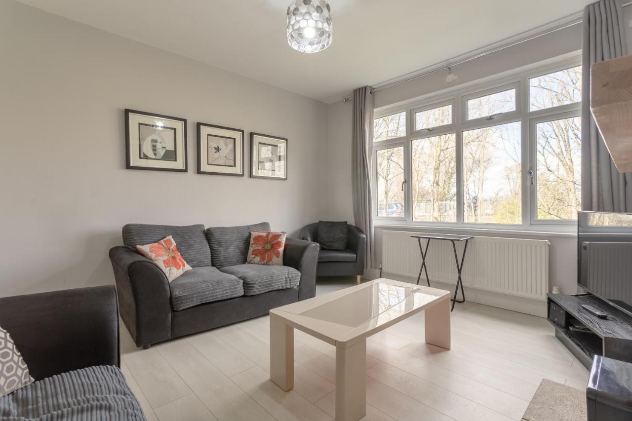 Modern 2 Bedroom In Morden * Londen
