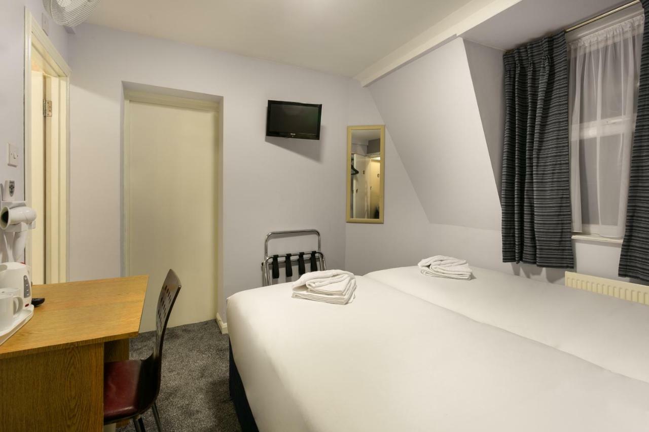 Hotel Victoria Station 2*