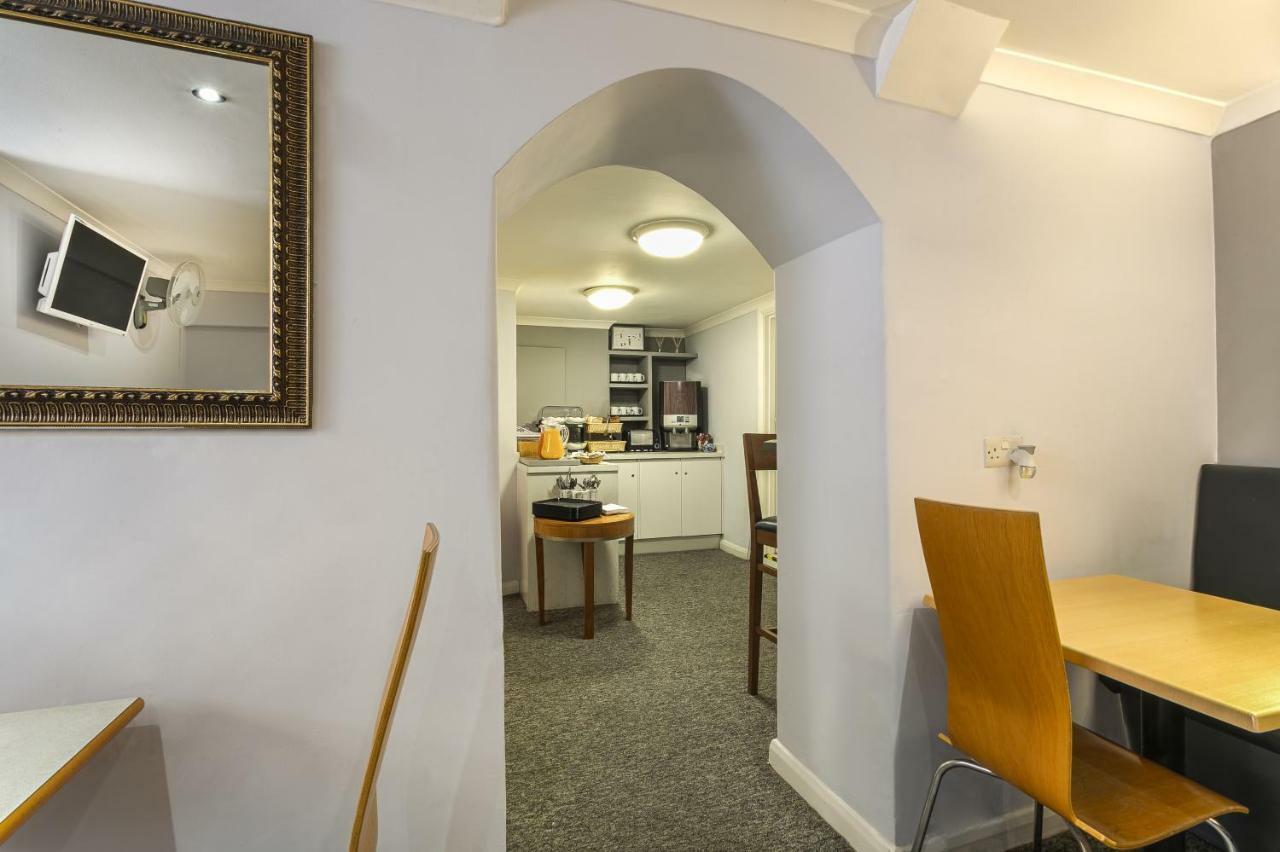 Hotel Victoria Station 2*
