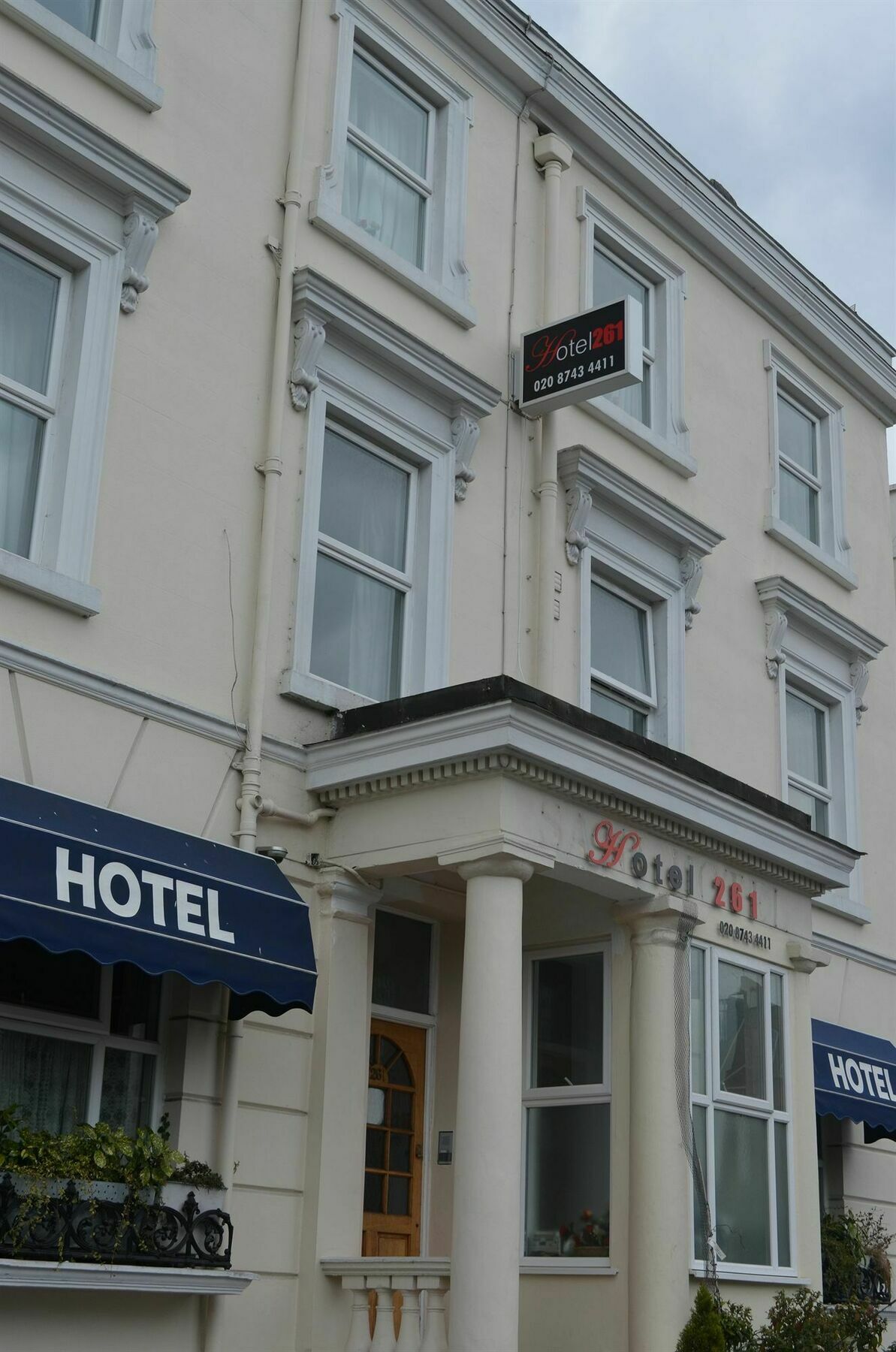 Hotel 261