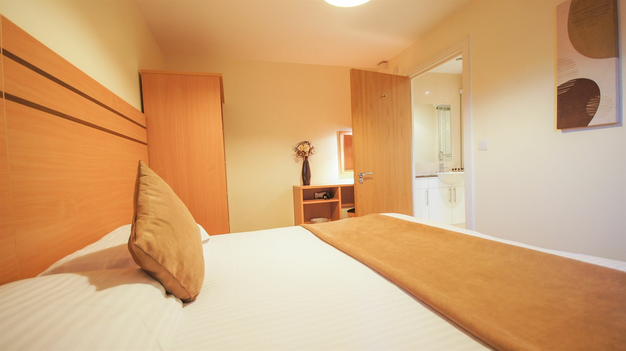 Crompton Court Apartment