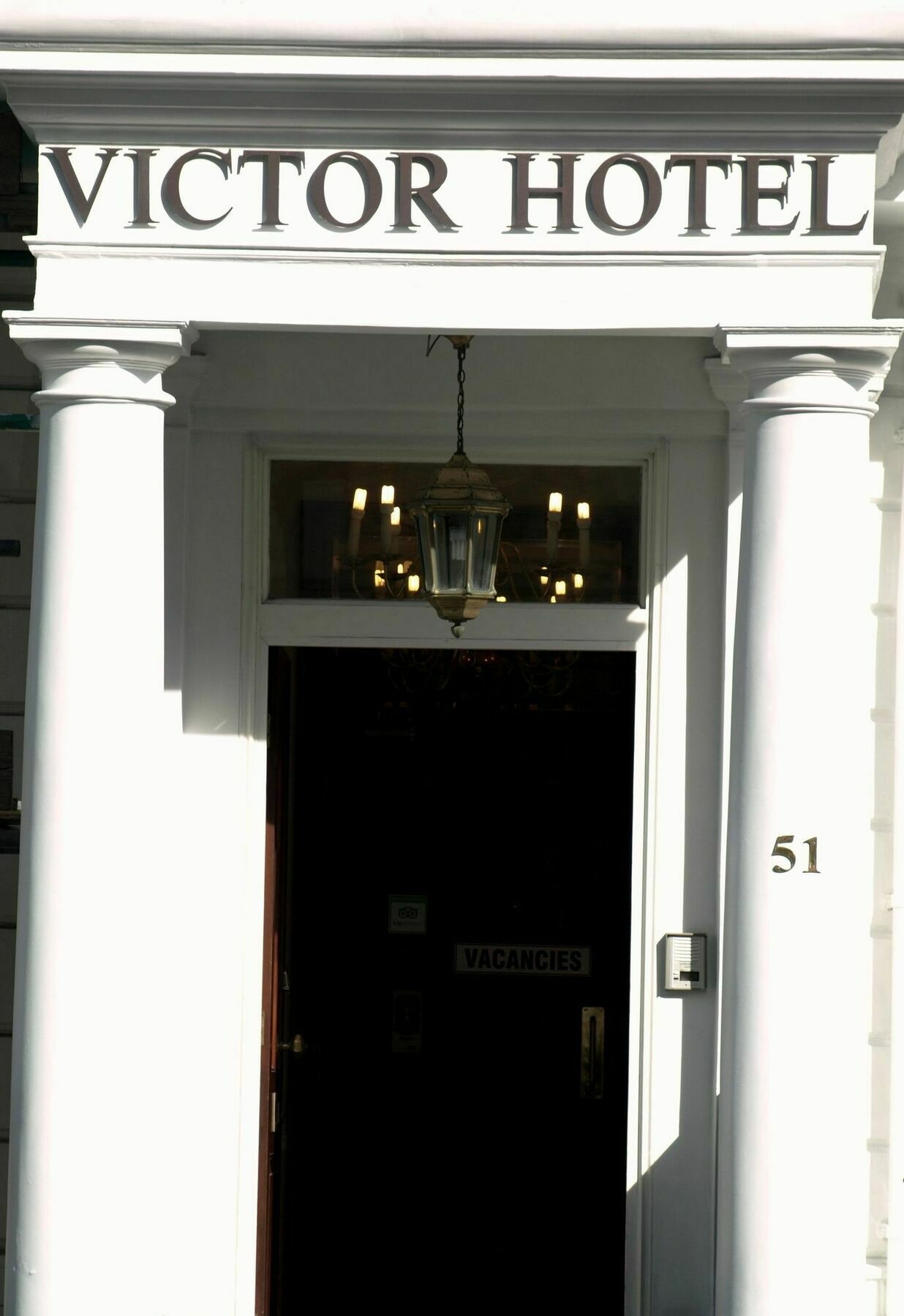 Victor - Victoria Hotel