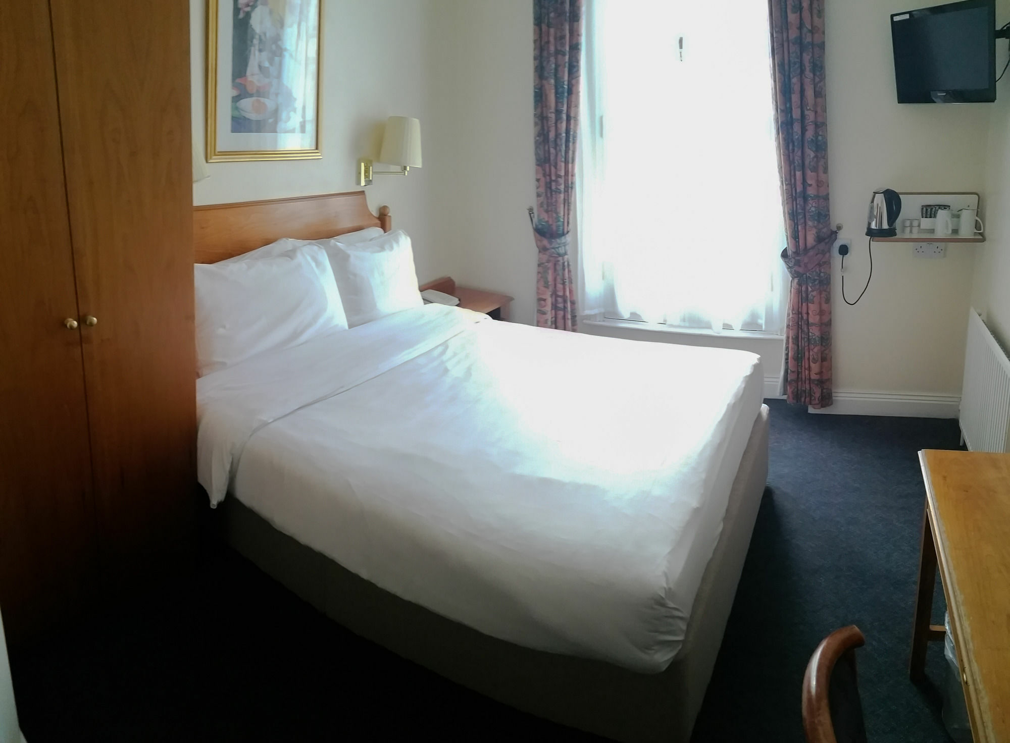 Victor - Victoria 4*