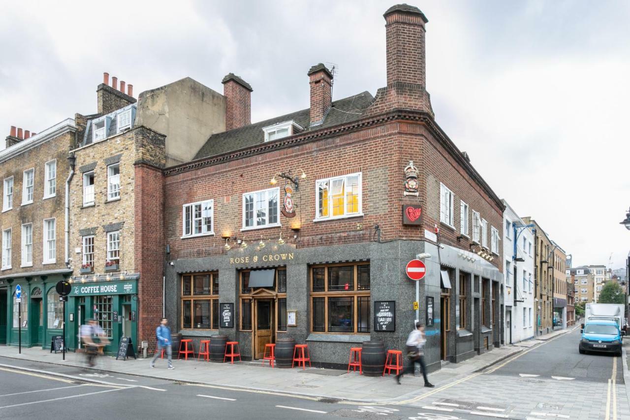 Publove @ The Rose & Crown Hostel