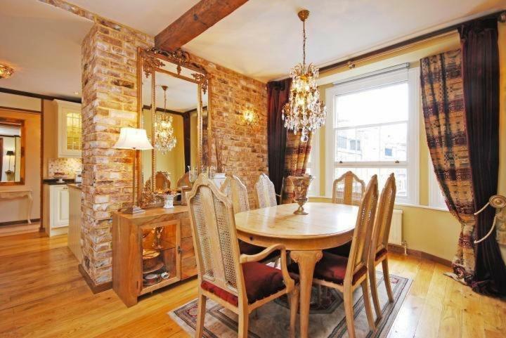 Gilbert Street Apartment London