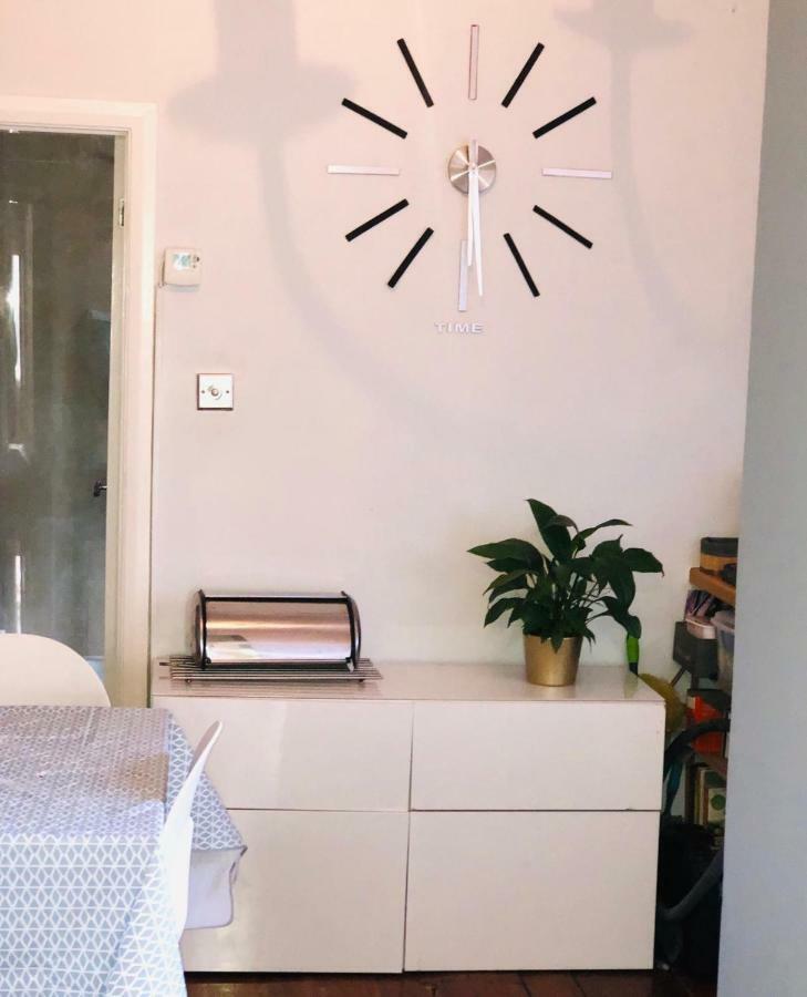 Guest house Heathfield Sq London