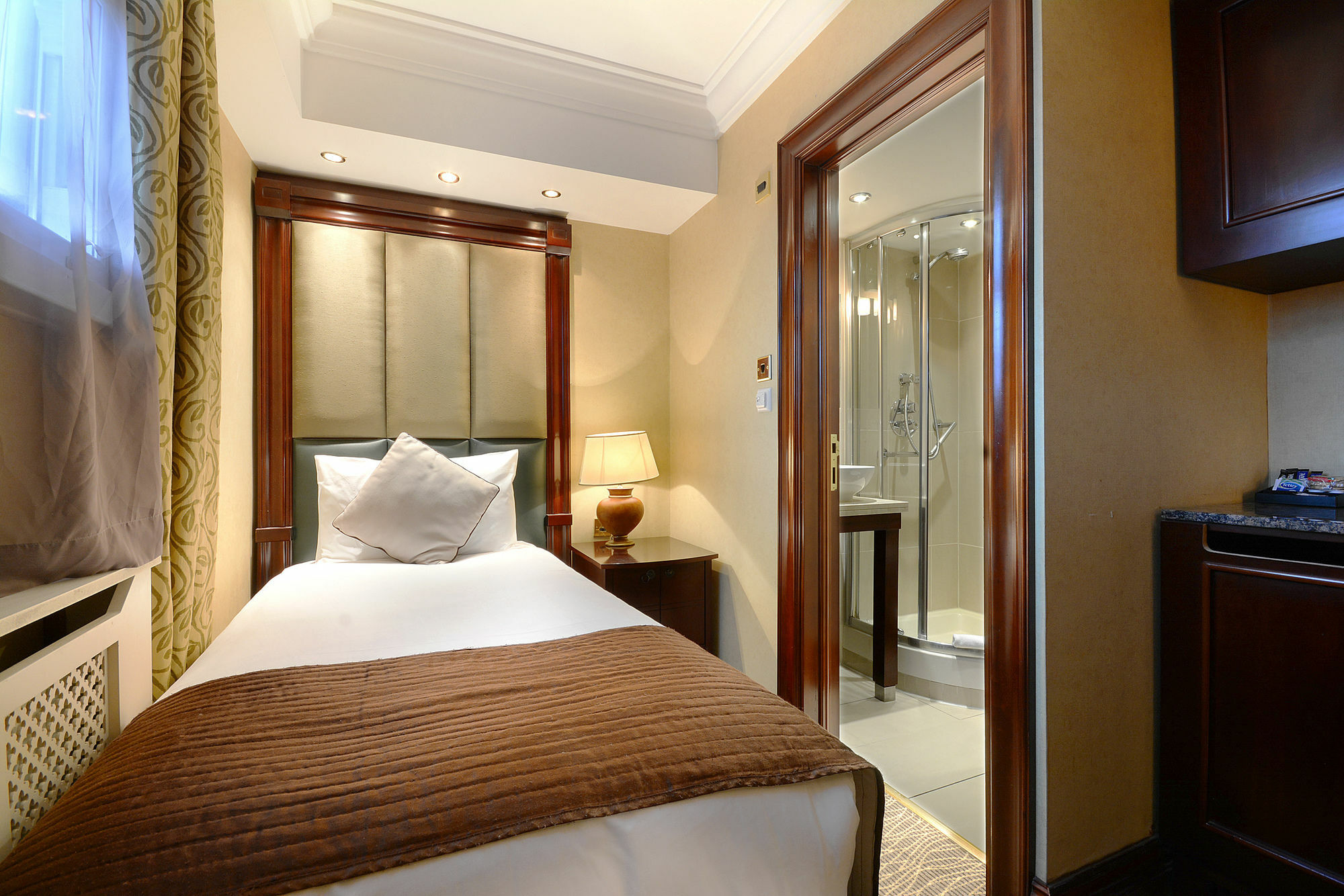 Dreamtel Kensington Hotel 3*