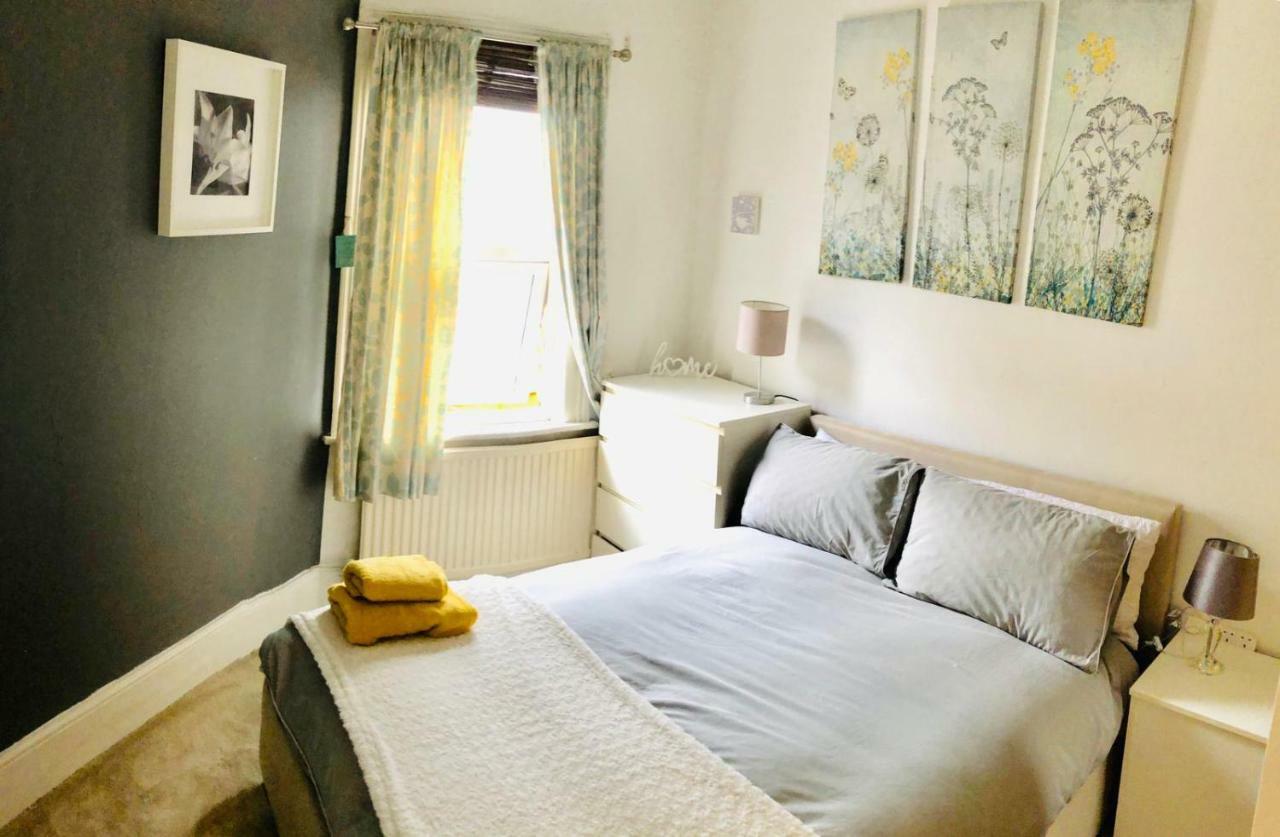Heathfield Sq Guest house *