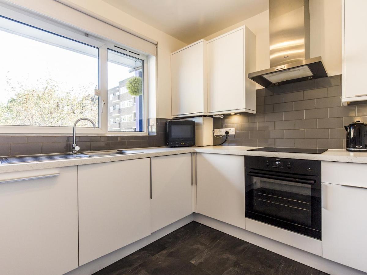 Spacious Flat In South With Balcony - Pass The Keys