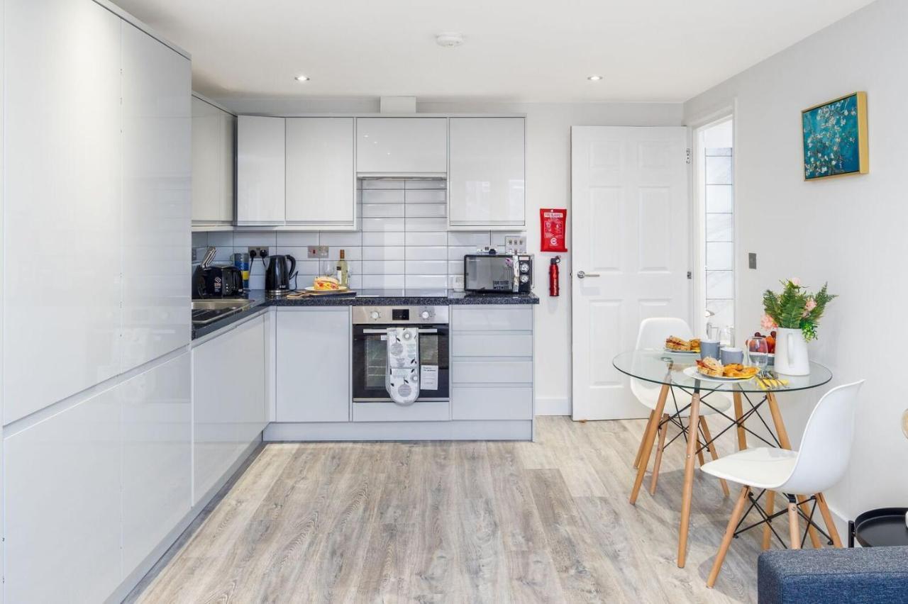 Skyline Serviced - Brixton Apartment *