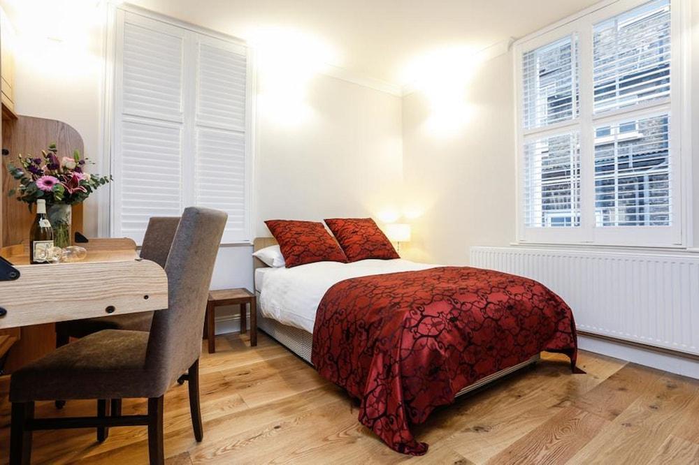 - Pimlico Hotel