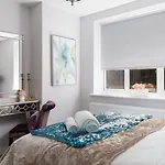 Cromwell Road Apartments