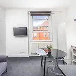 Cosy 1-Bed Flat On King\'S Road In Chelsea, West London
