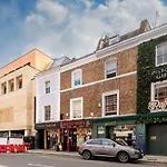 Cosy 1-Bed Flat On King\'S Road In Chelsea, West London