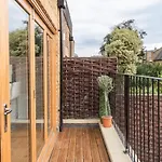 Luxury 2 Bed Apartment With Sw Facing Terrace