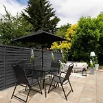 Contemporary 3 Bed House With Spacious Garden Close To Stratford