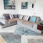 Luxury Canary Wharf Apartment With Free Parking