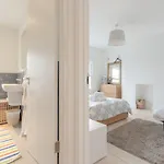 Stylish 2 Bedroom Apartment In London